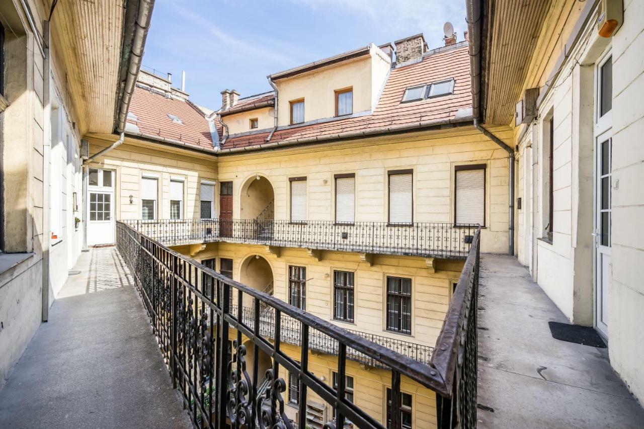 Bpr Thrill Design With A/c * Budapest